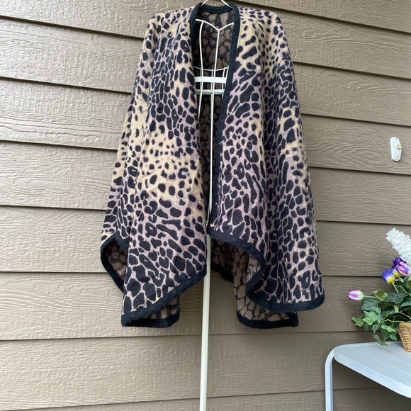Leopard Print Wrap Poncho Cape one size - Picture 5 of 12